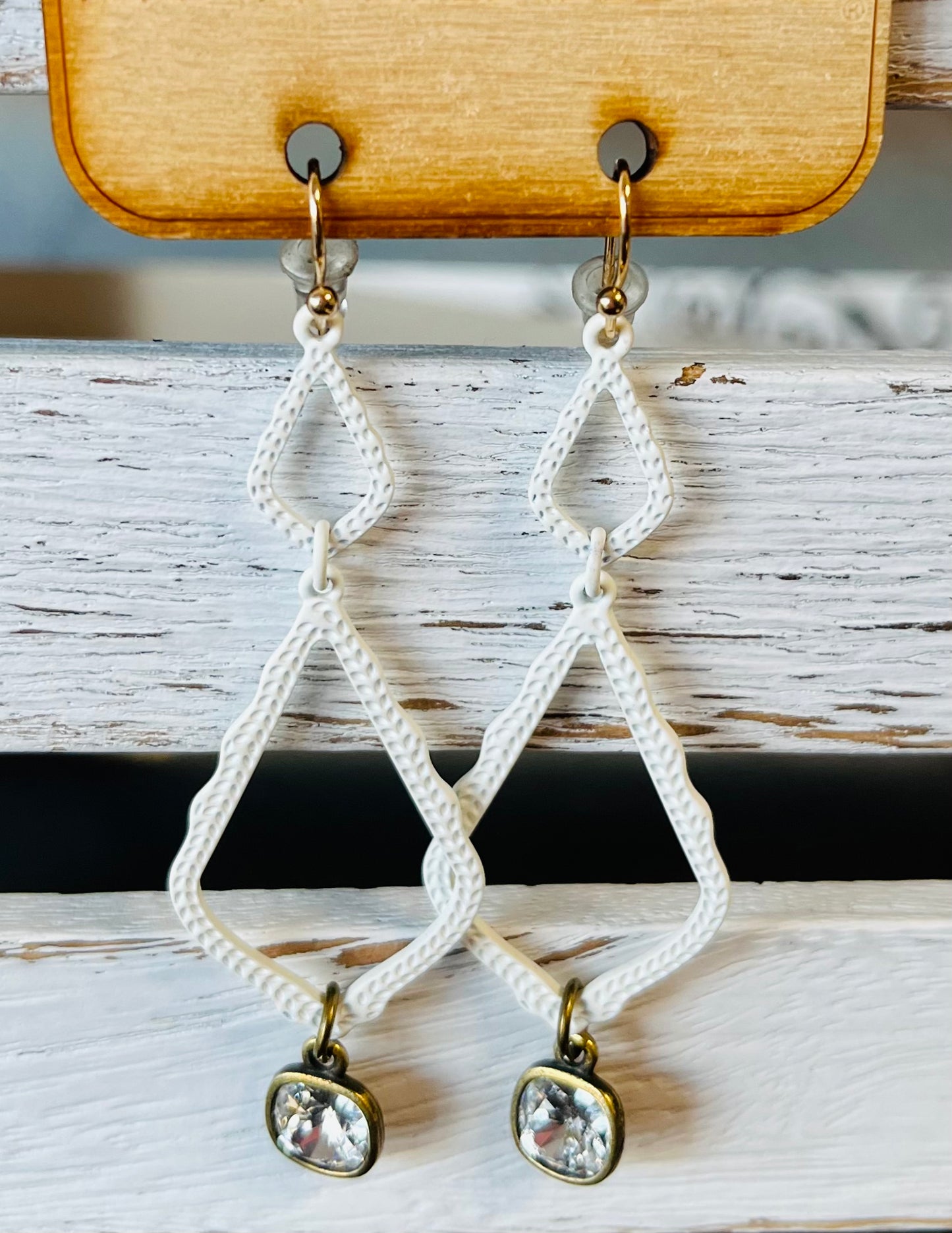 WHITE DANGLES