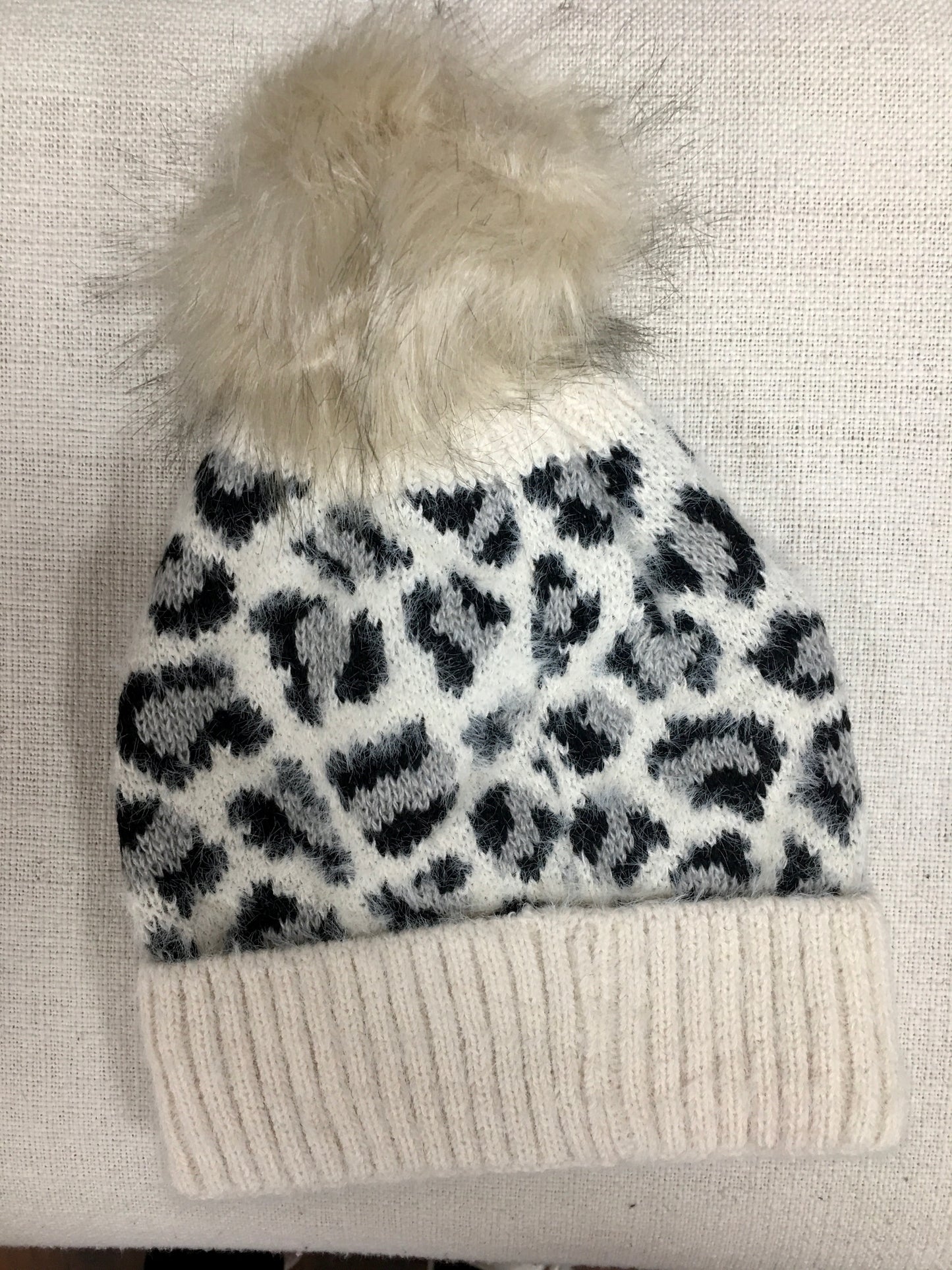 LEOPARD KNIT BEANIE HAT