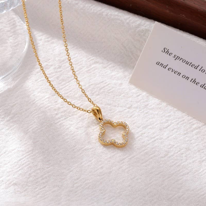 STAINLESS STEEL CLOVER NECKLACE