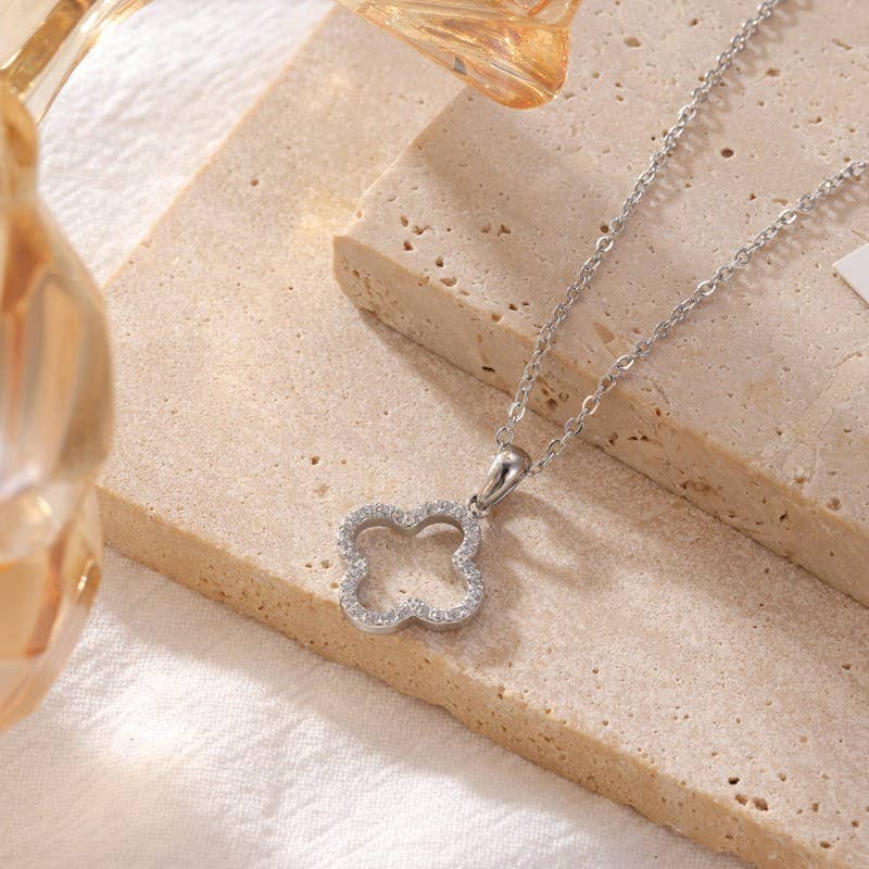 STAINLESS STEEL CLOVER NECKLACE